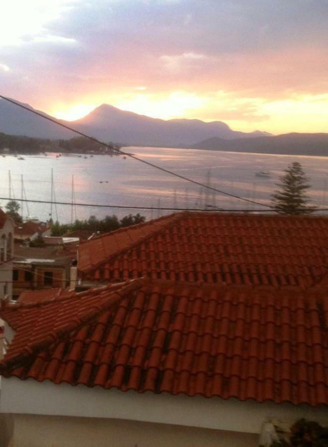 Appartement Theseus à Poros Town Extérieur photo